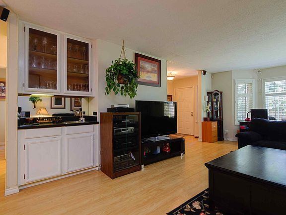 3rd image of 707 Duncanville Ct