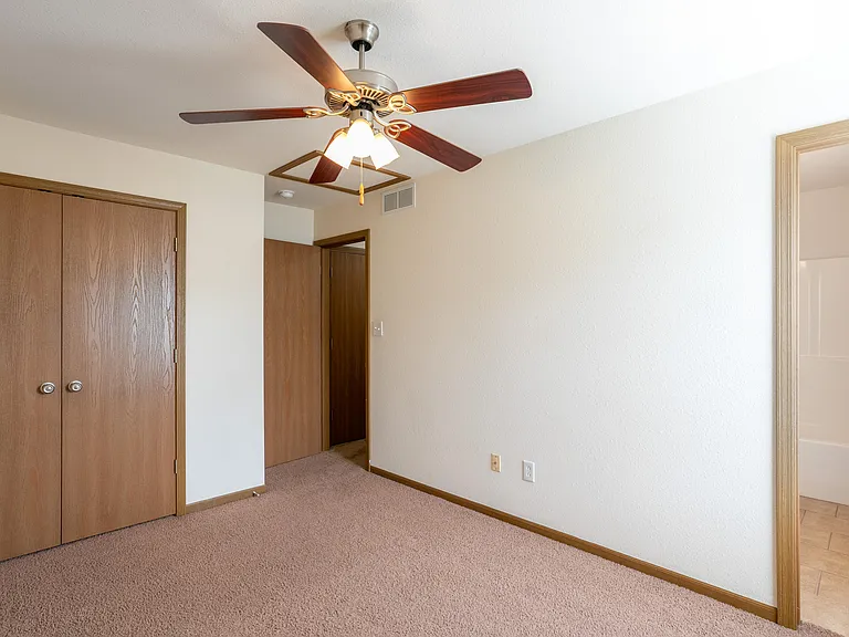 601 Glenstone Dr — Photo 35