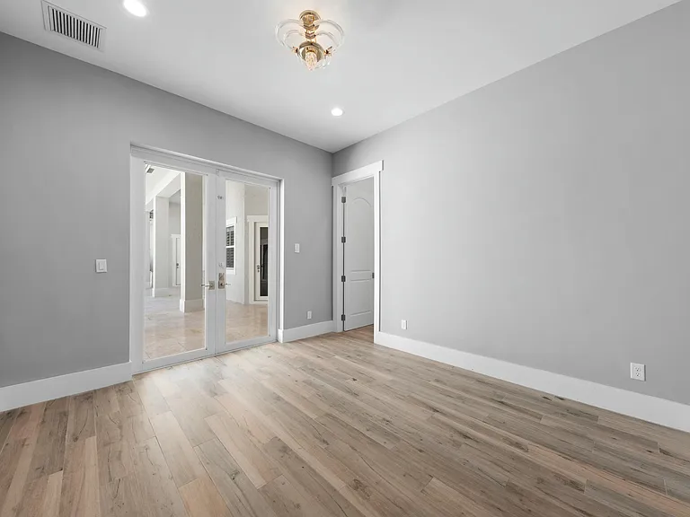15503 Temple Blvd — Photo 36