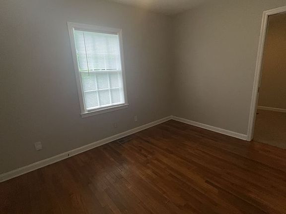 5th image of 3111 Avon Dr