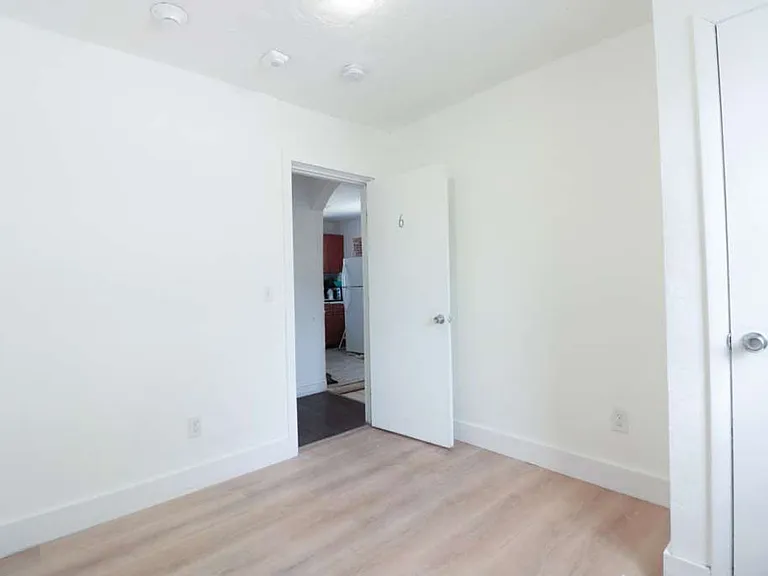 6393 NW 17th Ave — Photo 5