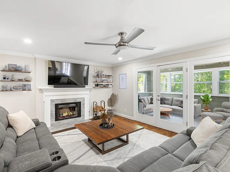 2368 Defoors Ferry Rd NW — Photo 4