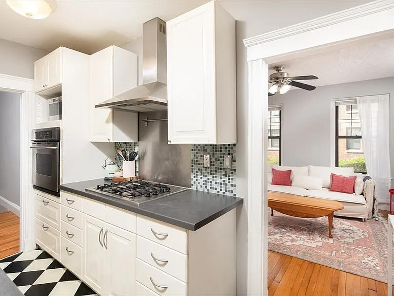 62 Queensberry #104 — Photo 3