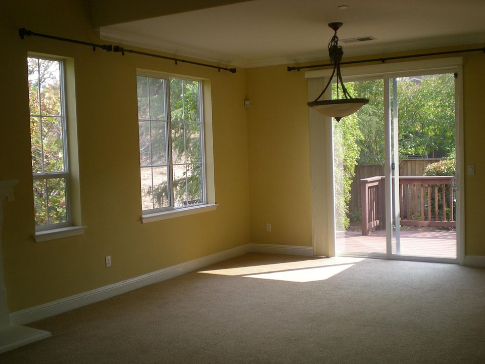 Living/dining area