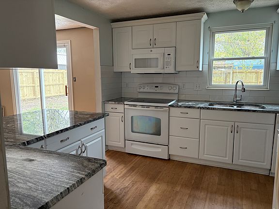 2nd image of 515 Ashwood Dr