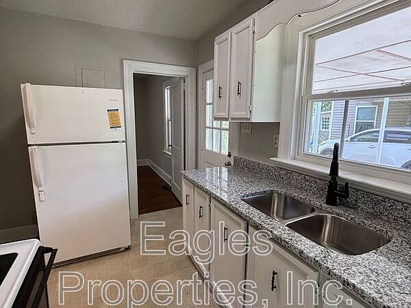 5th image of 306 S Andrews Ave