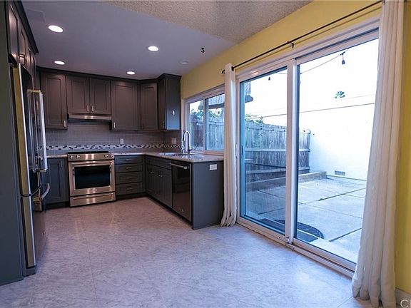 3rd image of 410 Carriage Dr #383