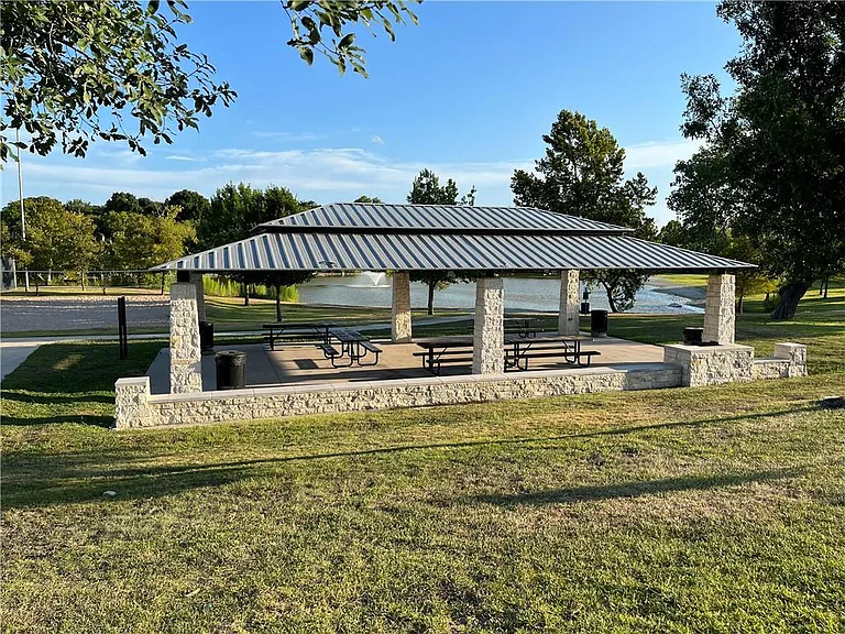 1401 Dragon Dr — Photo 27