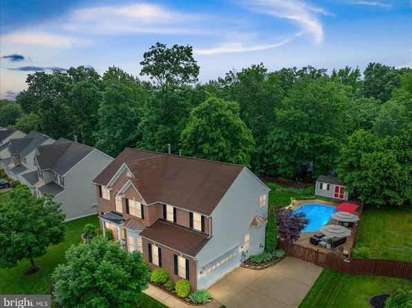 1104 Century Oak Dr, Fredericksburg, VA 22401