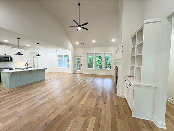 5th image of 7 Lincluden Ln