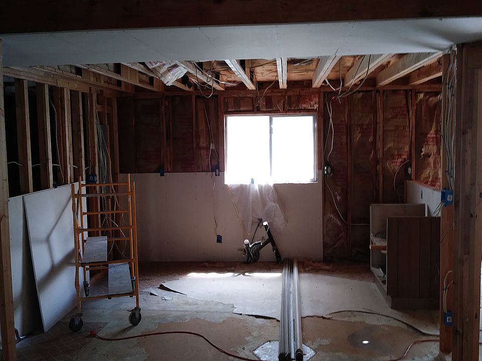 2nd image of 115 E 3rd Ave