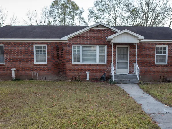 712 Rosedale Ave, Claxton, GA 30417