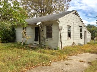 1132 Macarthur St, Greenville, MS 38701