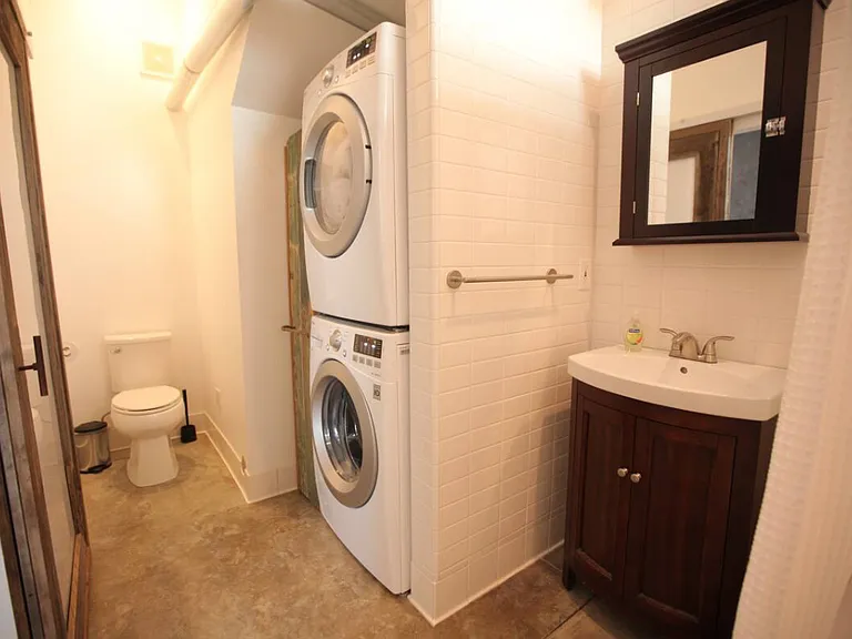 533 Vernon Ave #D — Photo 11