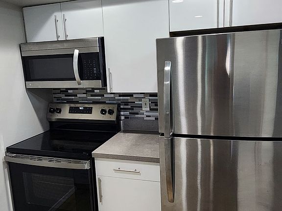4th image of 18621 Blueberry Ln #109