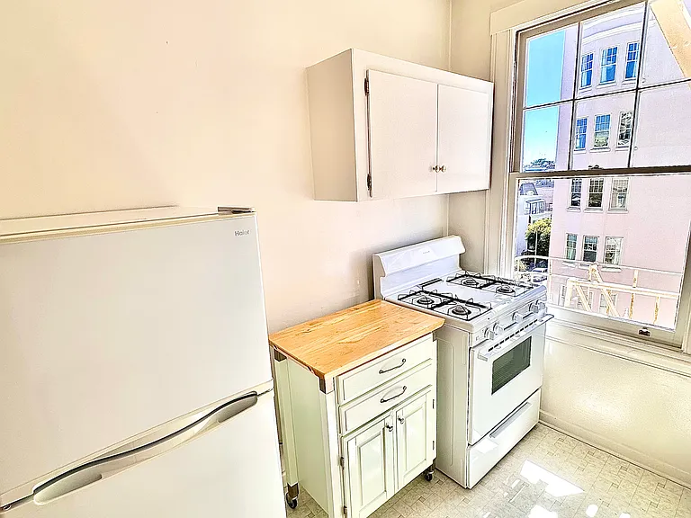 2398 Pacific Avenue Apartments — Photo 6
