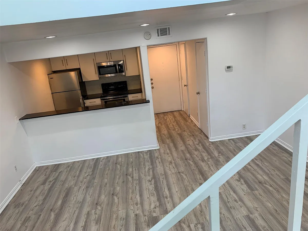 Building Photo - 4425 Travis St #102