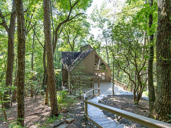 2nd image of 826 Woodland Trce