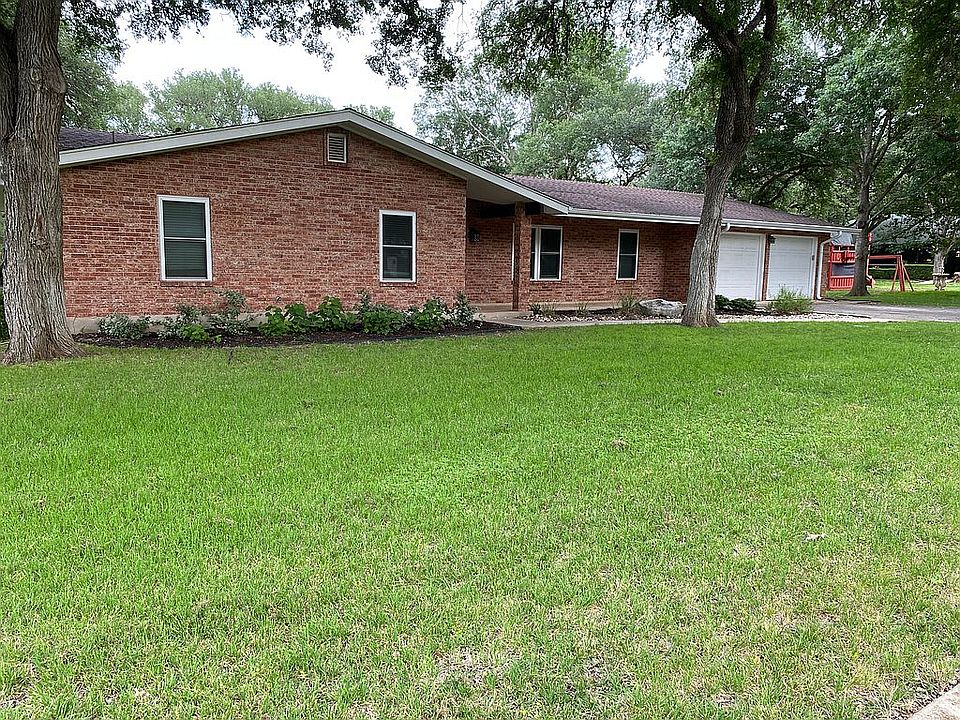 1st image of 304 Acorn Dr