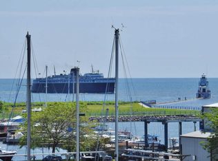 507 N 4th St, Manitowoc, WI 54220