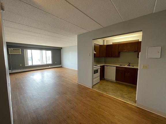 3rd image of 517 E Grant St #405