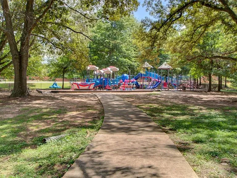 513 Stepney Ct SE — Photo 40