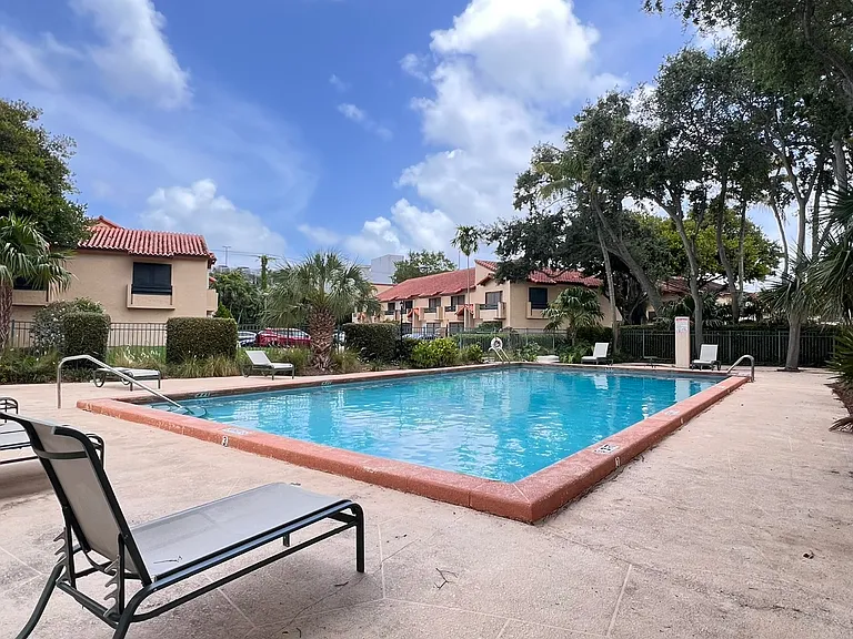 10068 SW 77th Ct — Photo 7