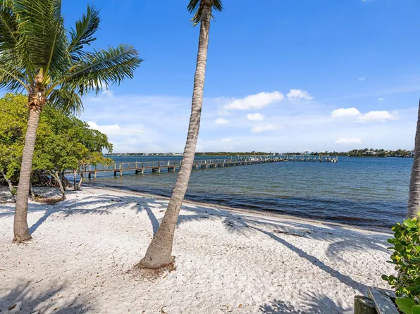 16 Via Lago, Boynton Beach, FL 33435