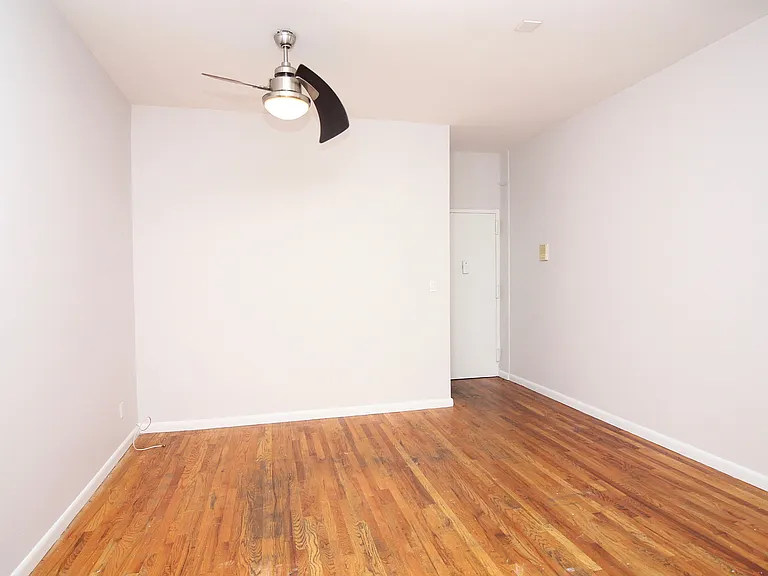 270 Grand St #14 — Photo 11