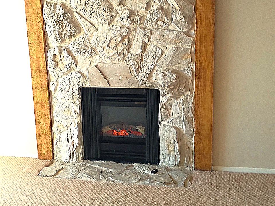 Electric fireplace with heat