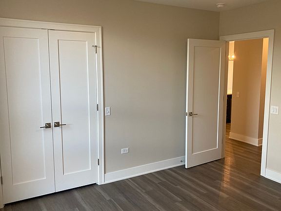 5th image of 854 Lee St #212