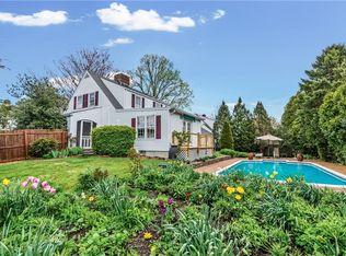 8 Fort Hill Rd, Bristol, RI 02809