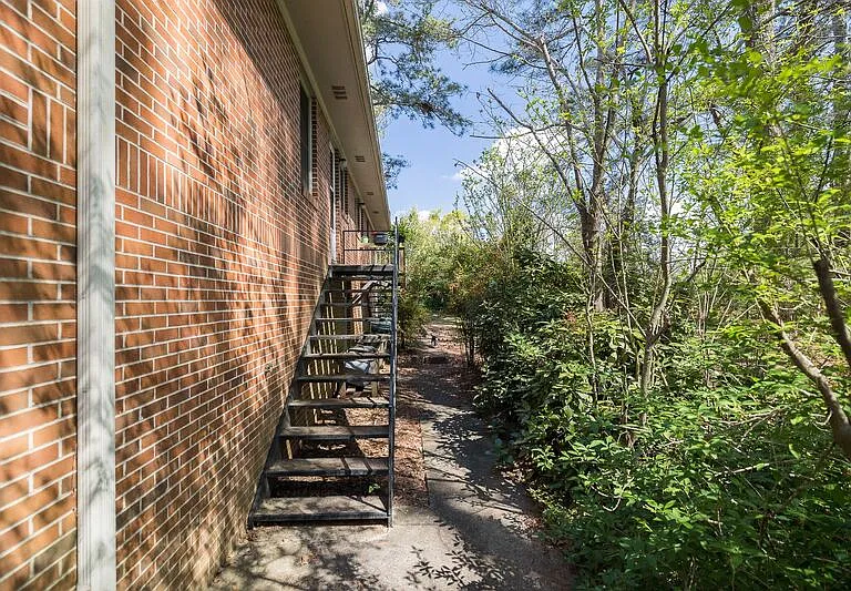 2227 S Milledge Ave — Photo 16