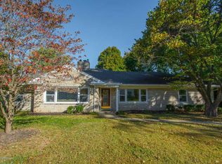 8807 Charing Cross Rd, Bellemeade, KY 40222