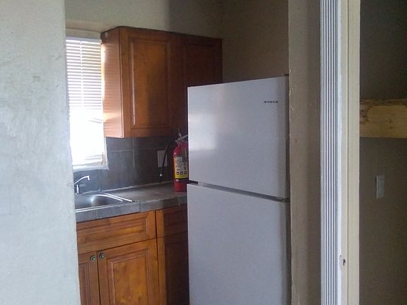 3rd image of 501 SW 10th St APT 2