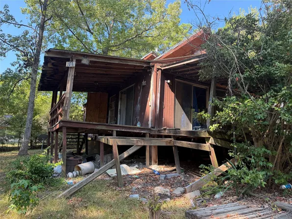 673 Whisperwood Dr, Onalaska, TX 77360