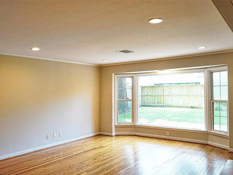 2047 McClendon St — Photo 6