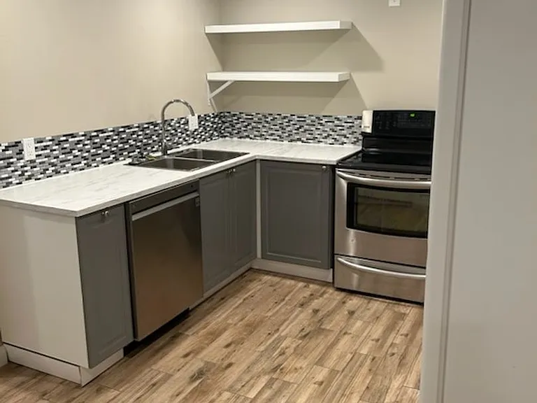 320 E 2100 N #B — Photo 3