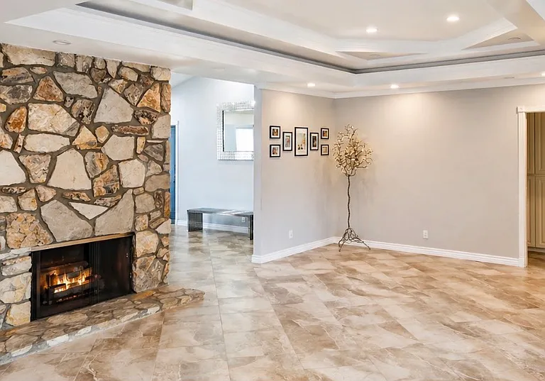 1505 Riviera Dr — Photo 1