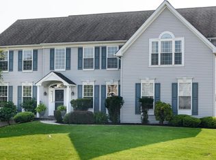 108 Cherry Grove Ln, Downingtown, PA 19335