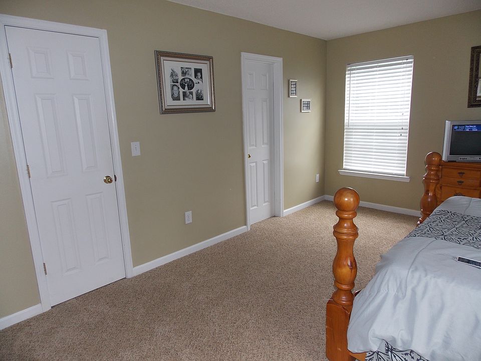  Large Master Bedroom 