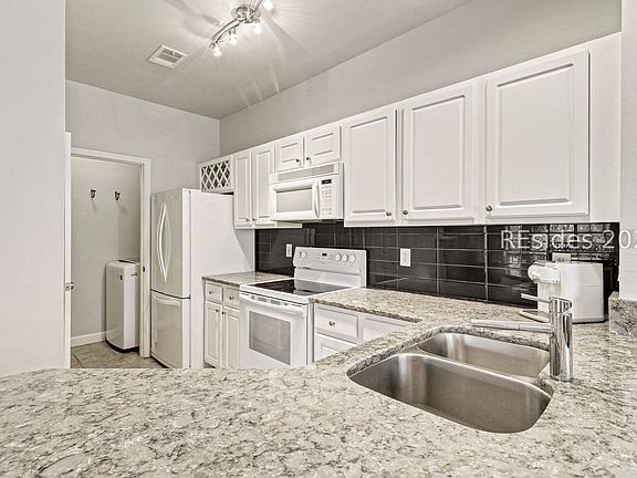 3rd image of 4 Indigo Run Dr APT 1811