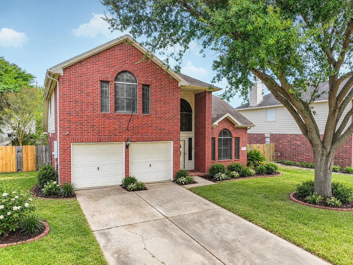 3 bed, 2.5 bath, 2279 sqft, $2,100 — Photo 1