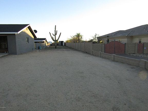 3rd image of 10231 W Calle Lejos