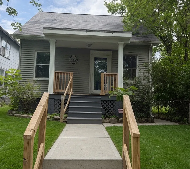 490 E Oakland Ave