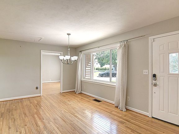 4th image of 970 Jane Avenue