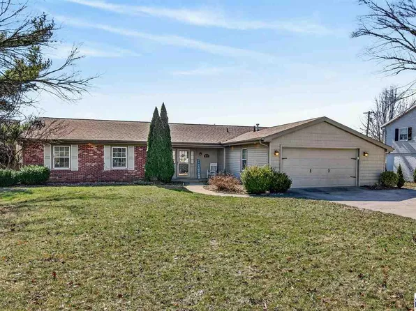 105 E Southglen Dr, Terre Haute, IN 47802