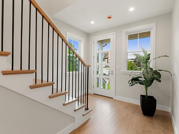 3rd image of 30 Calvin St