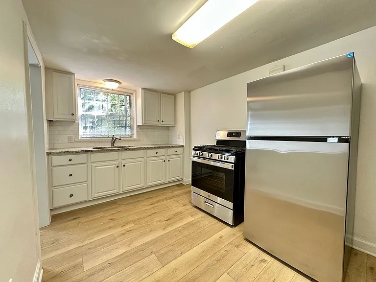 4507 Woodlawn — Photo 5