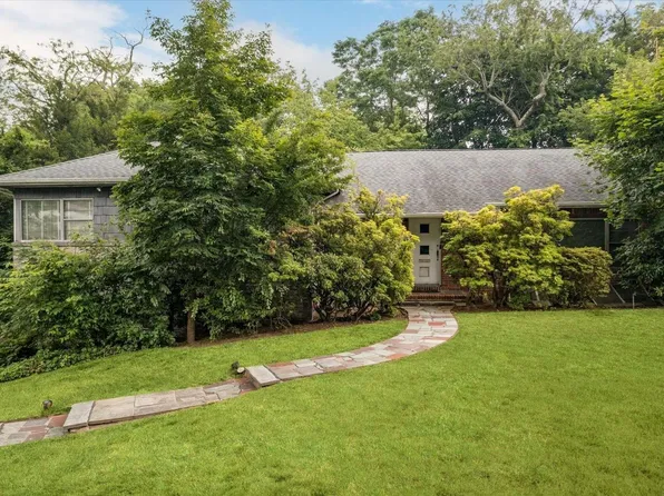 6 Hickory Drive, Great Neck, NY 11021